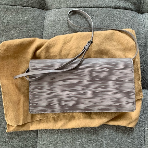 Louis Vuitton Epi Mauve Small Shoulder Bag - Picture 6 of 7